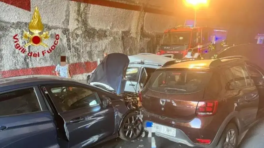 Crotone, incidente sulla SS 107: quattro le auto coinvolte e tre feriti
