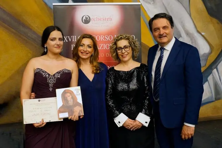 images Catanzaro, al Politeama il Premio San Francesco di Paola: festa della musica per i nuovi "fiori" del bel canto