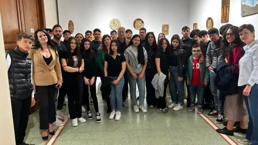 Taurianova, la biblioteca Renda “invasa” dagli studenti del Gemelli Careri: un viaggio tra cultura e radici