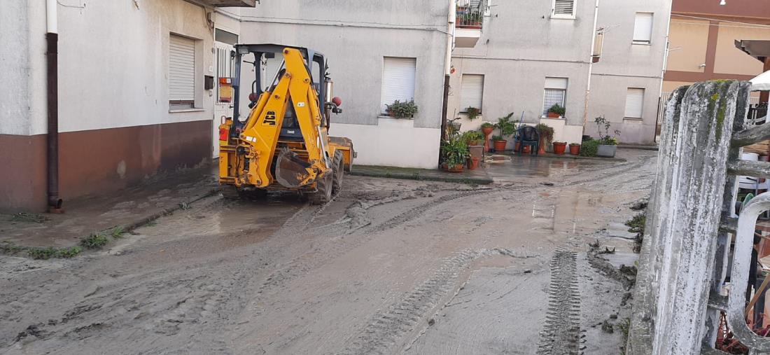 images Maltempo nel Catanzarese, a Cropani crolla un tratto di strada: isolata la frazione Cuturella