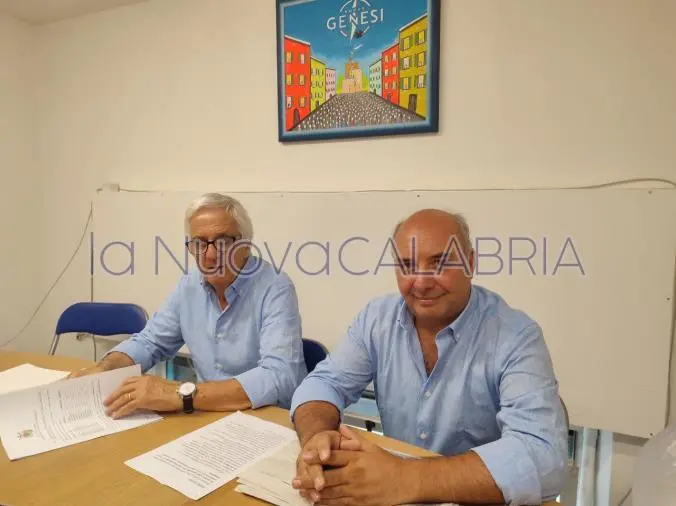 Catanzaro, sosta in zona Stadio: Nuova Genesi promuove una raccolta firme per bloccare o ritirare la delibera