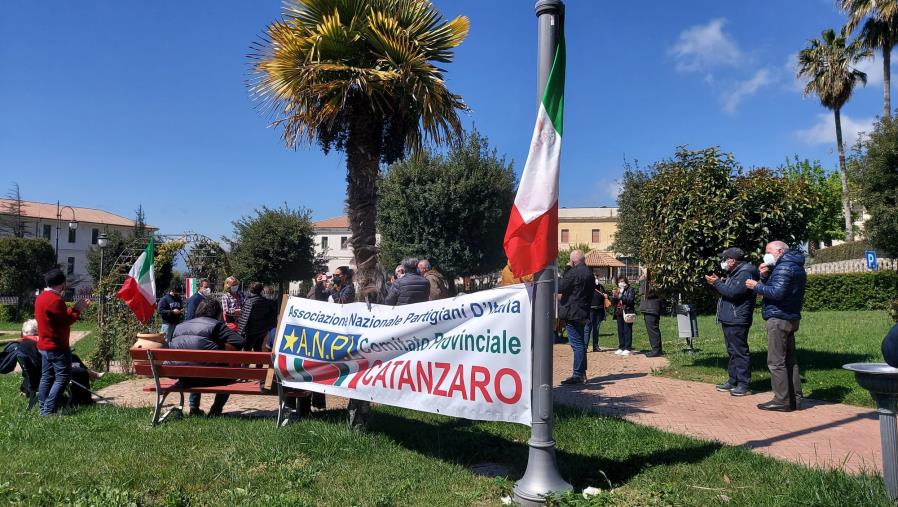 images 25 aprile. Da Piazza Matteotti al Parco della Biodiversità, a Catanzaro l'Anpi celebra la Liberazione