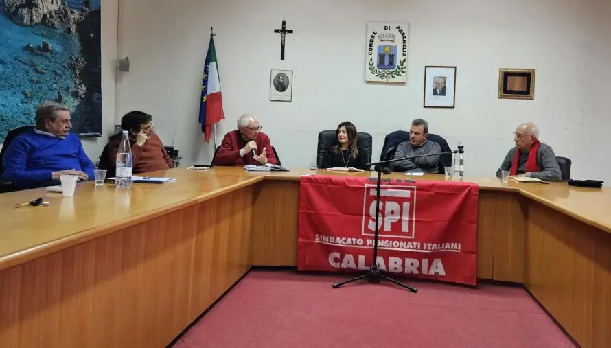 Spi Cgil Area Vasta presenta a Parghelia il libro di Speranza e avvia una discussione sui sindaci