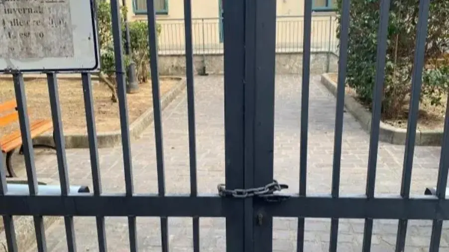 Catanzaro, Levato e Costa: “Inaccettabile la chiusura del parco giochi a Santa Maria durante la festa”