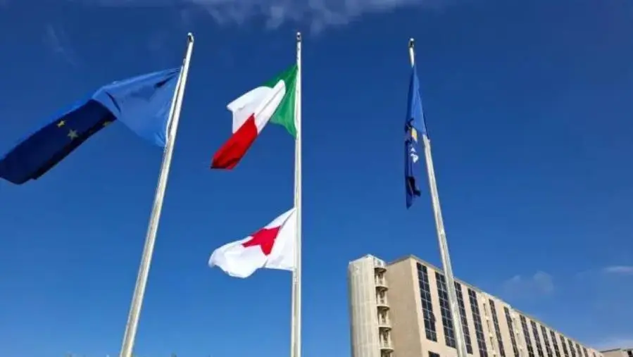 Giornata mondiale della Croce Rossa, esposta la bandiera nella Cittadella regionale