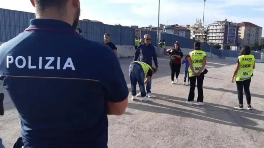 Incontro di calcio Crotone-Taranto: daspo per sette tifosi pugliesi 
