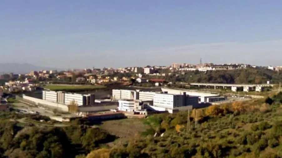 Delmastro in visita al carcere “Ugo Caridi”, il Comparto Funzioni Centrali: "Nel suo discorso principale ci ha ignorato"