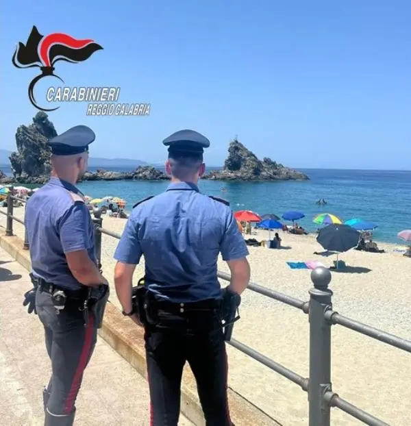 images Palmi, in salvo 2 bambine di 11 e 14 anni in balia del mare: grave la più grande