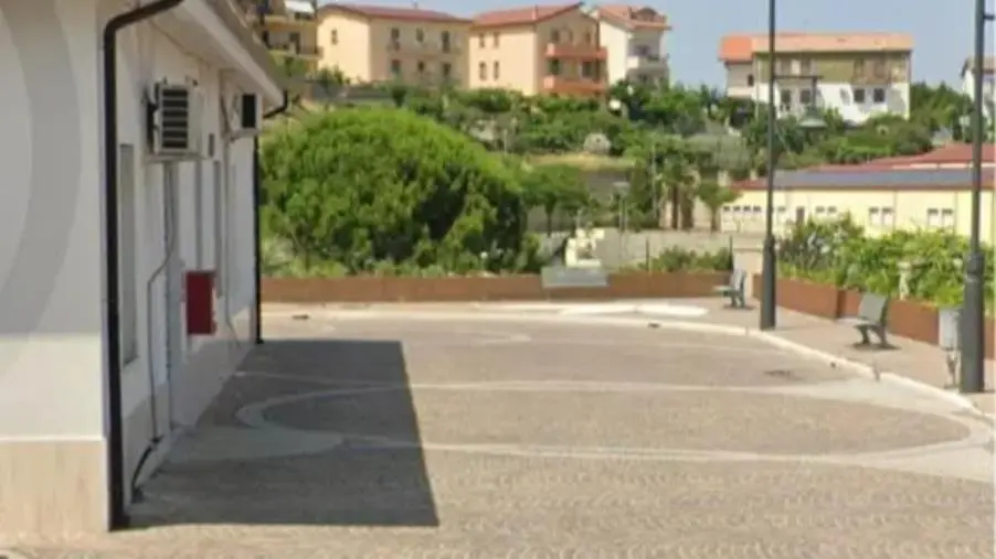Montauro, posta a giorni alterni e file sotto il sole: disagi per residenti e turisti