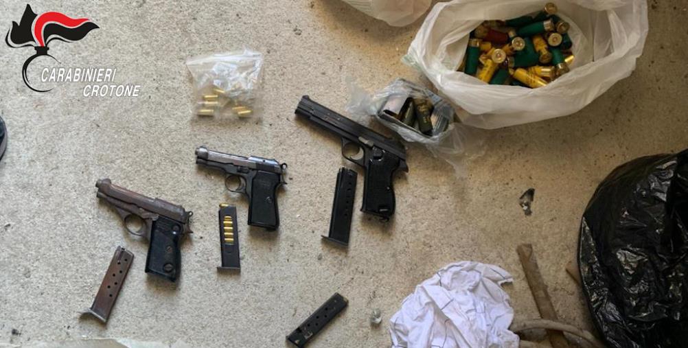 images Isola Capo Rizzuto, armi e droga: arrestate due persone