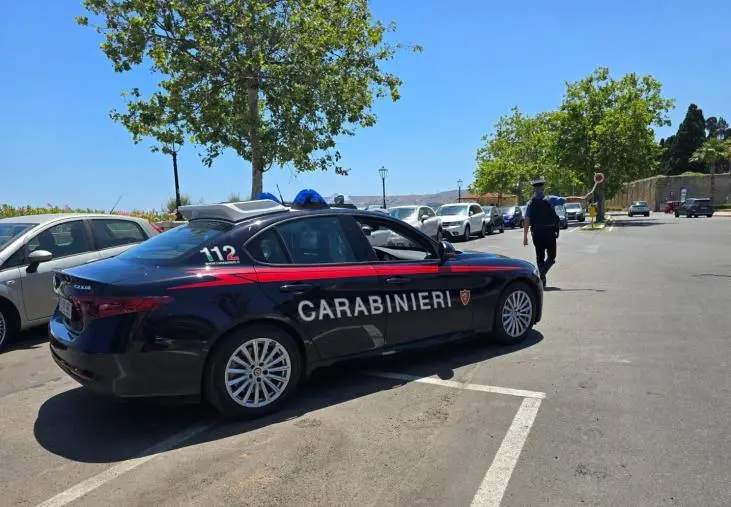 Crotone, denuncia ai carabinieri per il danneggiamento del locale: individuato il responsabile