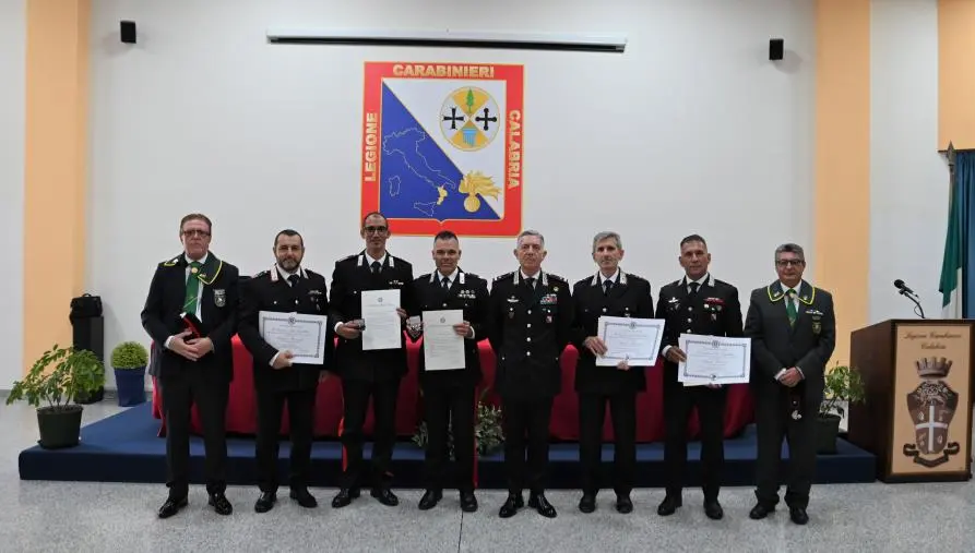 A Catanzaro, cerimonia solenne di consegna di due medaglie di bronzo al merito civile