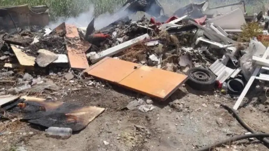 Catanzaro, in fiamme una discarica abusiva in viale Isonzo 