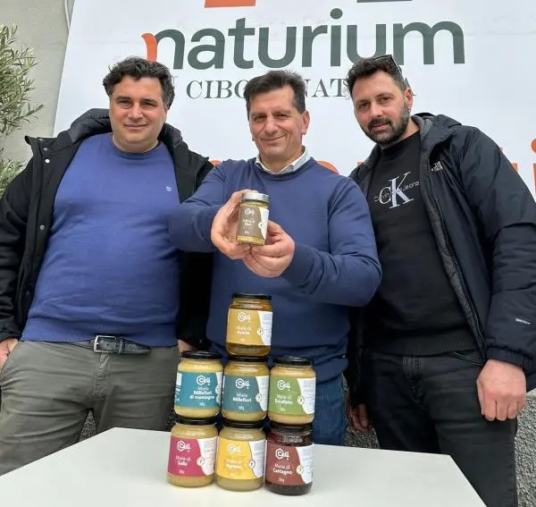 images Montepaone, la “Connessione Verde” di Naturium premia il miele Celi