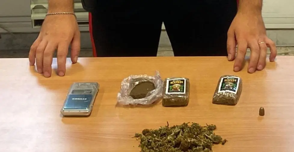 Hashish e marijuana in casa pronte alla vendita: arrestato giovane Crotonese