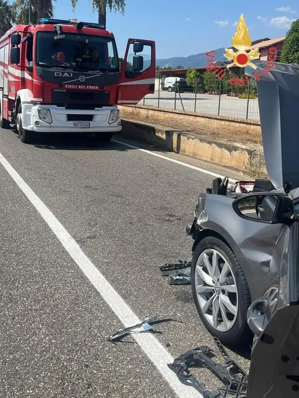 Lamezia Terme, incidente in via Raffaele: due feriti 
