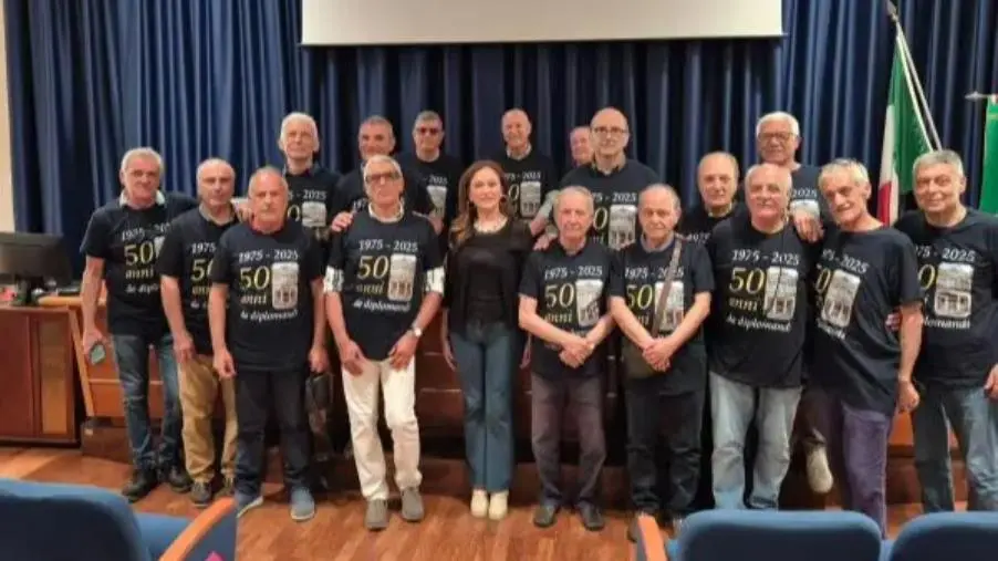 Catanzaro, gli alunni della 5A elettronica dello "Scalfaro" si incontrano a 50 anni dal diploma 