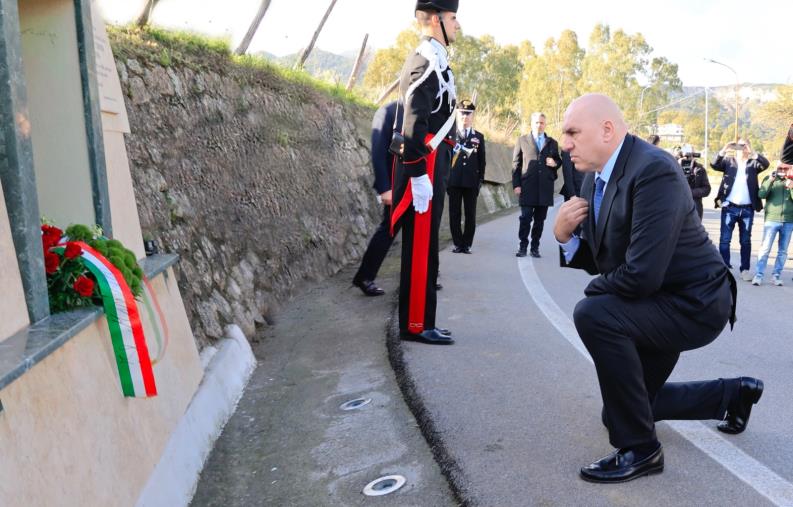 images Il ministro Crosetto in Calabria: "Lo Stato si inchina a chi lo serve ogni giorno" (VIDEO)