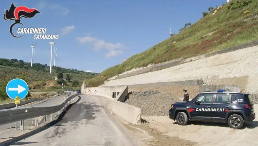 images Scontro mortale tra auto e camion nel Catanzarese: la vittima tentava un'inversione