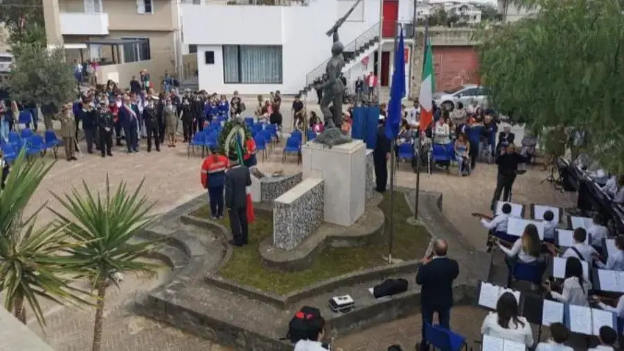Sellia Marina, il Comprensivo partecipa alla festa delle Forze Armate (FOTO)