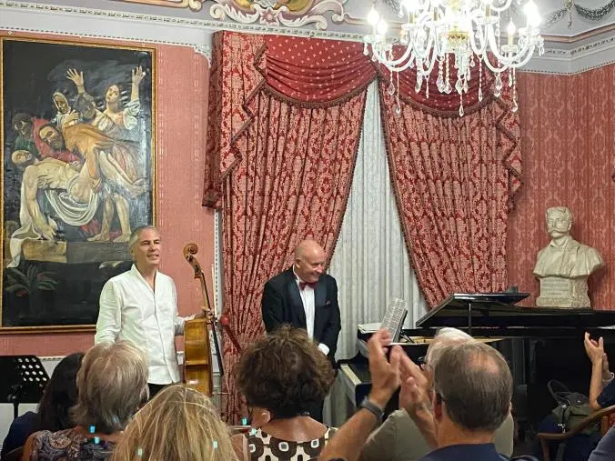 AMA Calabria, trionfo la ripresa dei concerti a Gioiosa Ionica con il duo Haur-Moos

 