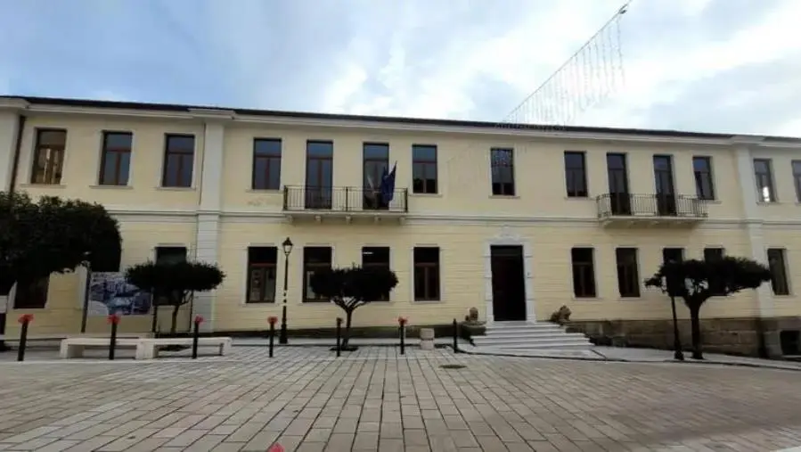 Girifalco, la minoranza alza la voce: “Mettere a disposizione l’ex asilo Bufalello per i medici di base”