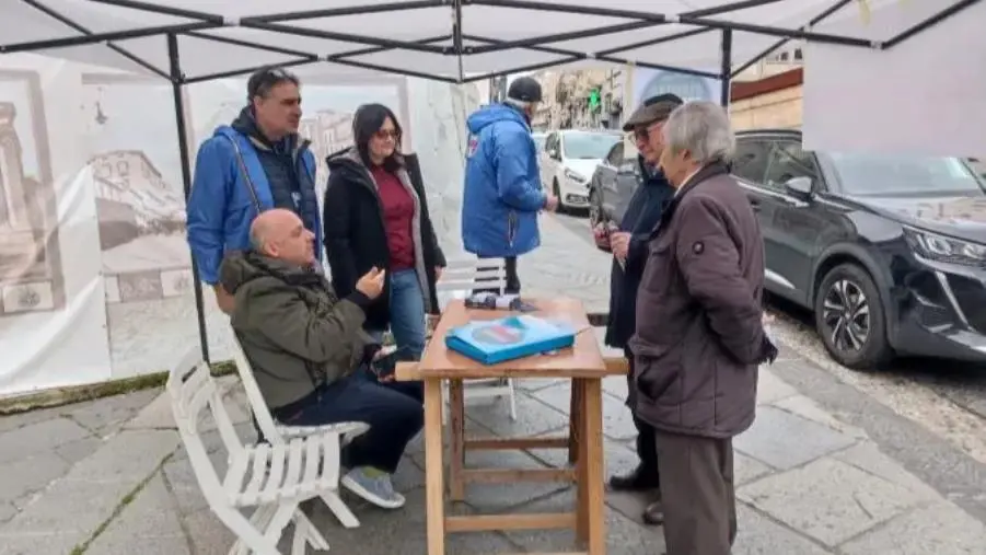 Raccolta firme a Catanzaro pet una Fondazione a favore delle famiglie, Mungo: "Troppa indifferenza" 