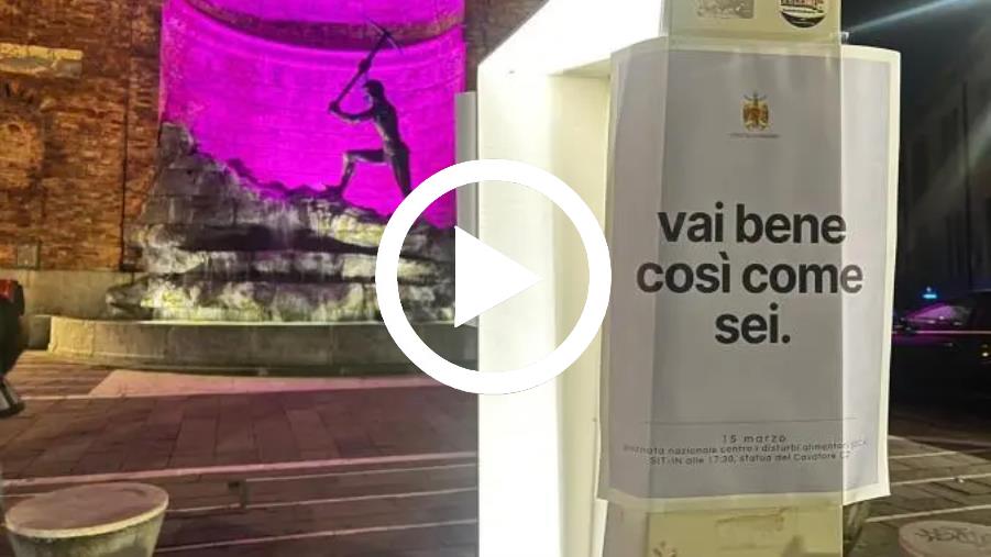 Disturbi alimentari, la statua del Cavatore s'illumina di lilla 