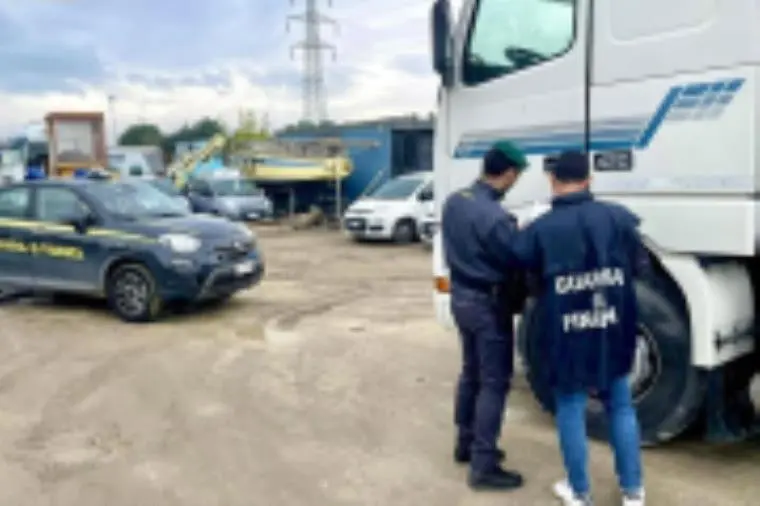 images Lamezia, appropriazione indebita ai danni di azienda di noleggio:  sequestrati 16 automezzi  