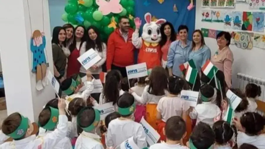Dolci sorrisi e solidarietà: l’Avis porta la mascotte nelle scuole dell’infanzia di Gizzeria paese e Mortilla
