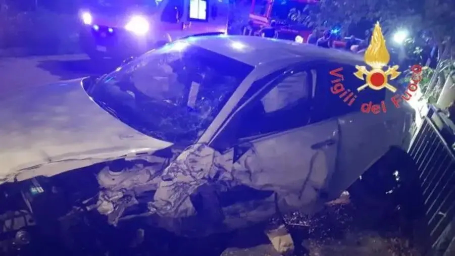 images Incidente stradale a Simeri Crichi: tre giovani gravi in ospedale