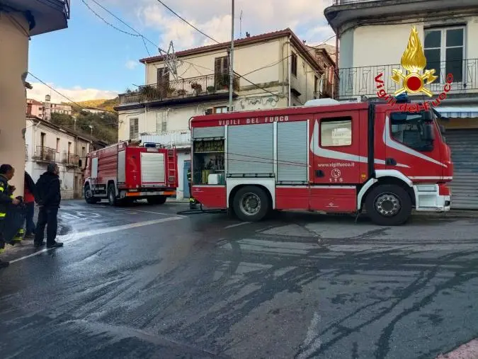 Monterosso Calabro, incendio in un'abitazione: ustionate due persone 