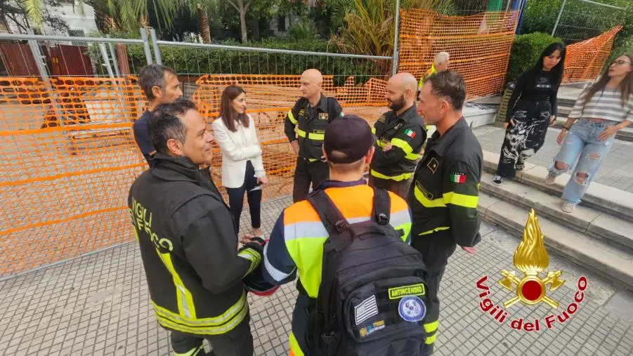 Settimana nazionale della Protezione Civile, a Crotone la simulazione di un'evacuazione con i Vigili del Fuoco