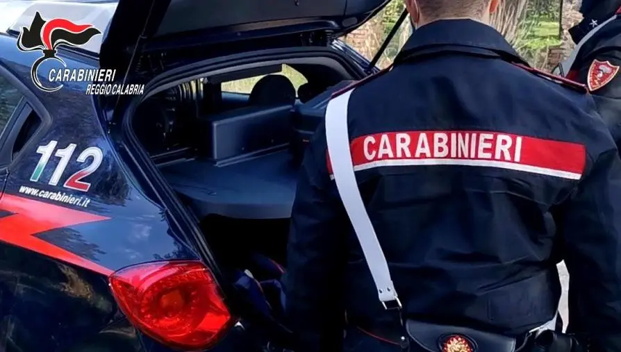 Reggio, evade dai domiciliari e sfonda la porta dei vicini: arrestato 