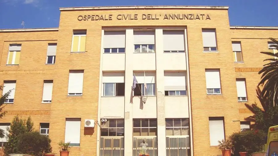 images Ospedale Annunziata di Cosenza, dipendente trovato morto in corsia 