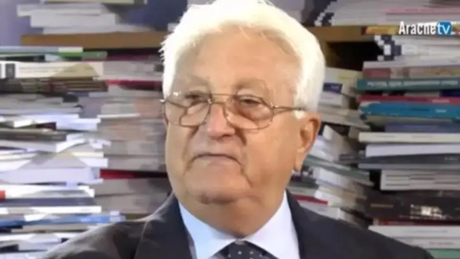 Crotone, domenica la nuova scuola Pitagorica "distrugge le armi" per dire “basta guerre!”