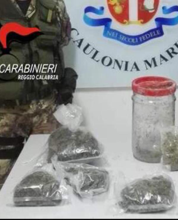 images Roccella ionica, una coppia beccata con mezzo chilo di marijuana: arrestati 