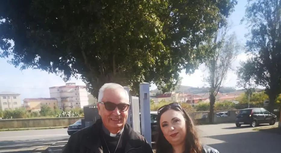 "Universo Minori" dona una spesa alla mensa della Chiesa del Monte dei Morti di Catanzaro