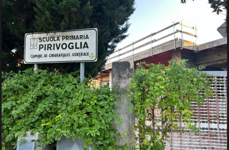 images A Pirivoglia una scuola dimenticata, Fabiano: “I bambini pagano il silenzio degli adulti”