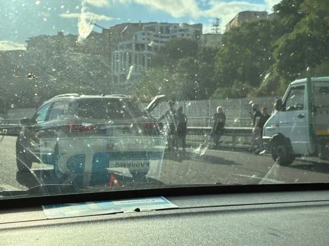 Catanzaro, incidente sulla rotatoria: traffico in tilt 