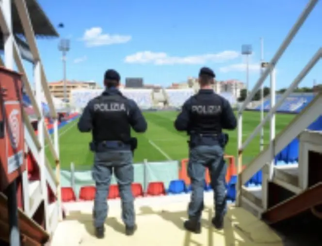 images Denunciati 7 ultras per l’aggressione ai calciatori del Crotone 