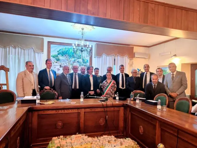 Il prefetto De Rosa premia a Pentone il giudice della Corte Costituzionale Marini 