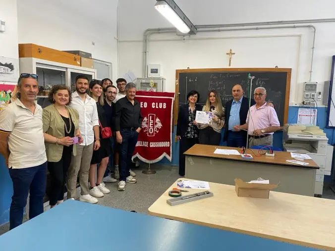 Chiaravalle, il Leo Club Squillace Cassiodoro dona un “Kit Leo” all’IIS “Enzo Ferrari”