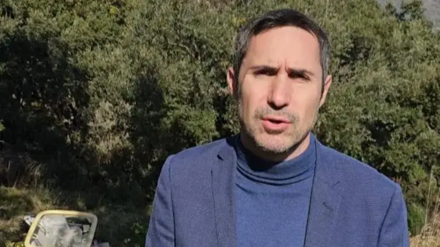 Rifiuti ingombranti e spazzatura lungo il cammino "Kalabria Coast to coast", la denuncia di Alecci