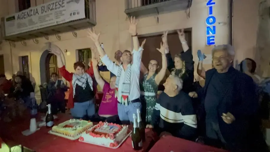 A Cinquefrondi una piazza gremita abbraccia il sindaco Conia e la sua amministrazione