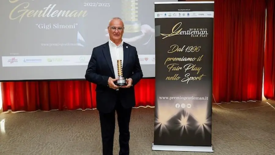 Il premio "Gentleman Simoni" a Claudio Ranieri