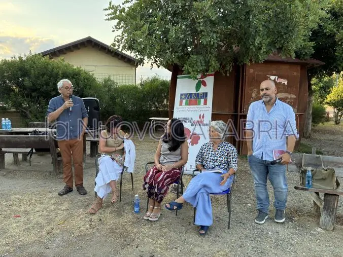 Rezwana, orfana alle porte d’Europa: presentato a Catanzaro “Sospesa”, il libro di Mariangela Paone