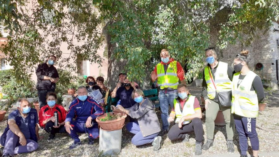Venti quintali di mandarini Satsuma per i bisognosi, a Cropani la solidarietà ha il profumo degli agrumi 