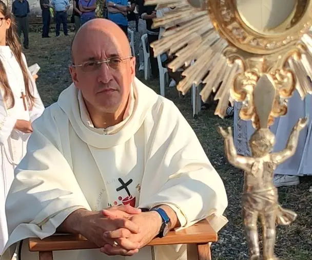 "Tornate a servire la Messa": l'appello di don Roberto ai giovani