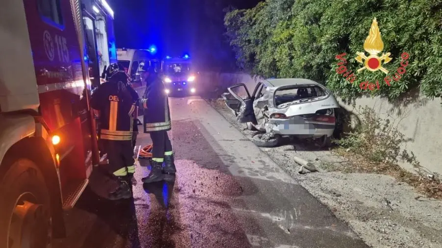 images Incidente sulla statale 106 a Cropani: ferite due persone, circolazione rallentata